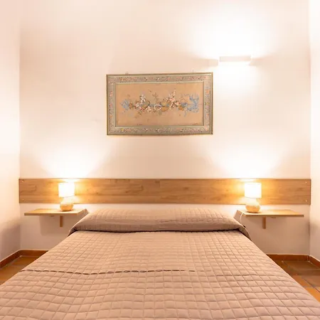 Πανσιόν Via Roma 3*